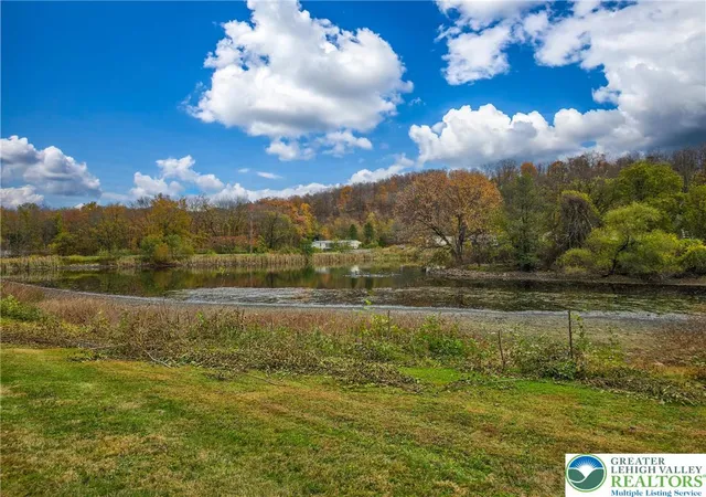 Homes for sale in Upper Mt Bethel Twp, PA | 204 Molly Pitcher Rd, Upper Mt Bethel Twp, PA 18343 | MLS# 773631