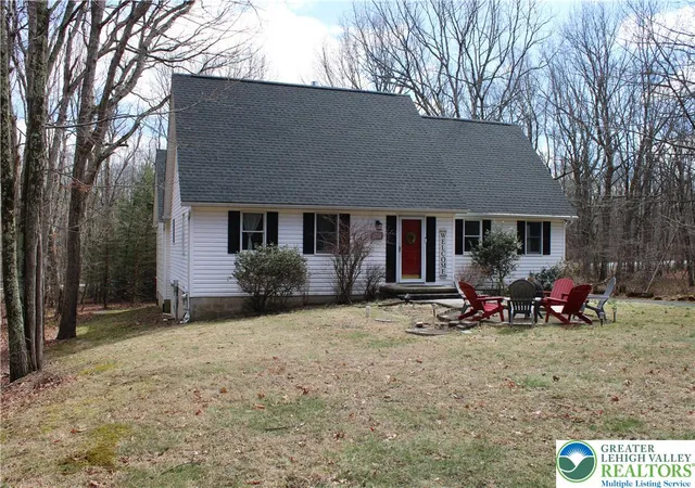 Photo 2 of Single family home for sale at 140 Piney Woods Dr, Jim Thorpe, PA 18229 | MLS# 773359 | Listing updated on 2026-05-31