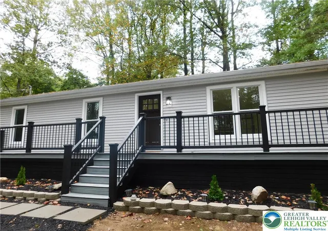 Homes for sale in Chestnuthill Twp, PA | 1405 Donalds Rd, Chestnuthill Twp, PA 18330 | MLS# 773645