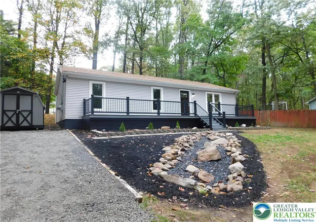 Homes for sale in Chestnuthill Twp, PA | 1405 Donalds Rd, Chestnuthill Twp, PA 18330 | MLS# 773645