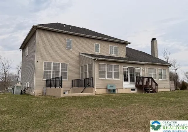 Photo 4 of Single family home for sale at 671 Stratton Dr, East Stroudsburg, PA 18302 | MLS# 773644 | Listing updated on 2026-06-30