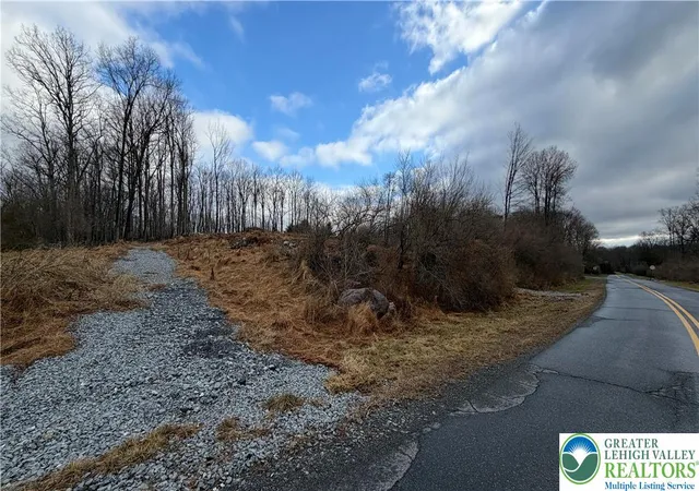 Homes for sale in Upper Mt Bethel Twp, PA | 38 Hampton Dr, Upper Mt Bethel Twp, PA 18343 | MLS# 773413