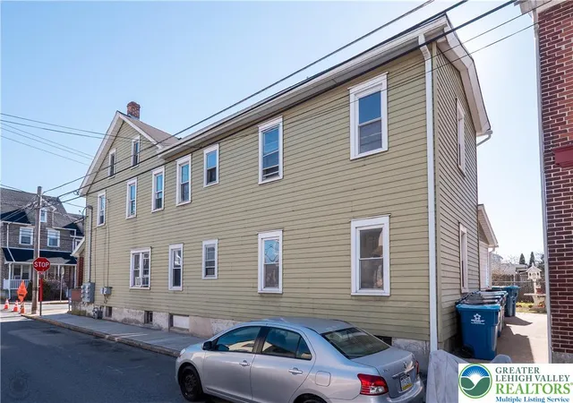 Homes for sale in Northampton Boro, PA | 1690 Newport Ave, Northampton Boro, PA 18067 | MLS# 773526