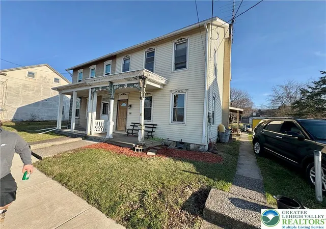 3rd image of 122 Front St, Alburtis, PA 18011 | MLS# 773839