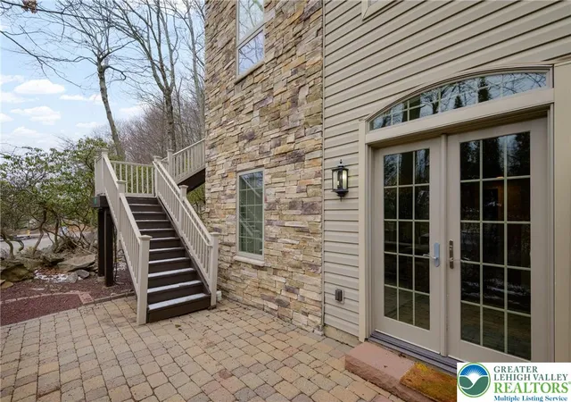 2nd image of 7 Wildbriar Ct, Lake Harmony, PA 18624 | MLS# 773740