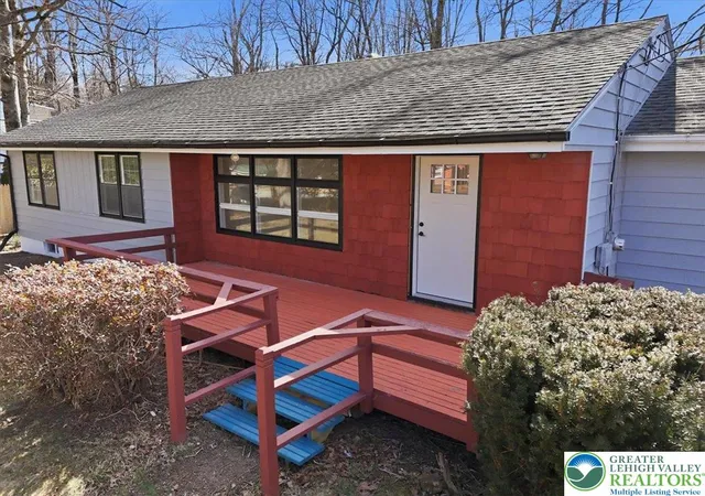 Homes for sale in Coolbaugh Twp, PA | 108 Sharbaugh Rd, Coolbaugh Twp, PA 18466 | MLS# 773726
