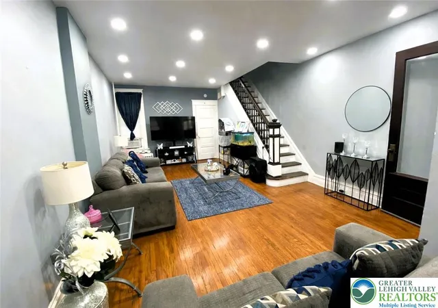 4th image of 1217 W Allen St, Allentown, PA 18102 | MLS# 772553