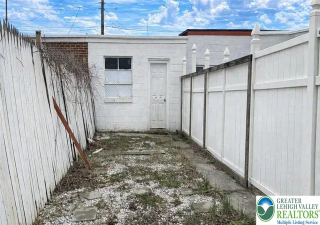 Homes for sale in Allentown City, PA | 274 E Elm St, Allentown City, PA 18109 | MLS# 772601