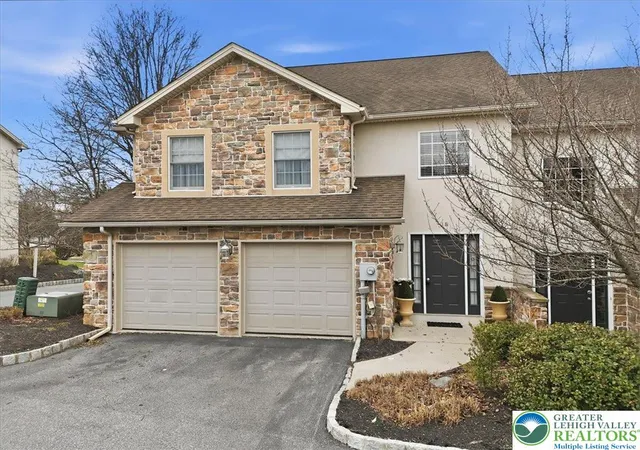 Homes for sale in Forks Twp, PA | 18 Holly Ct, Forks Twp, PA 18040 | MLS# 774051
