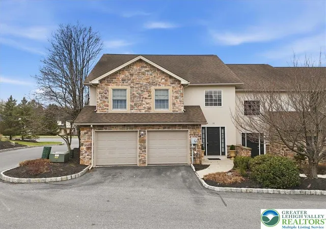 Homes for sale in Forks Twp, PA | 18 Holly Ct, Forks Twp, PA 18040 | MLS# 774051