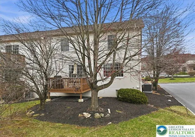 Homes for sale in Forks Twp, PA | 18 Holly Ct, Forks Twp, PA 18040 | MLS# 774051