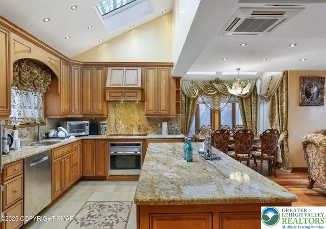 3rd image of 298 Overlook Wy, Jackson Twp, PA 18372 | MLS# 773884