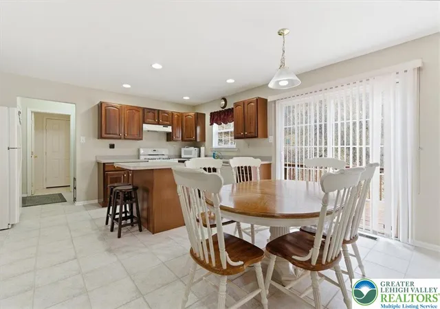 Homes for sale in Middle Smithfield Twp, PA | 706 Franklin Ct, Middle Smithfield Twp, PA 18302 | MLS# 774366