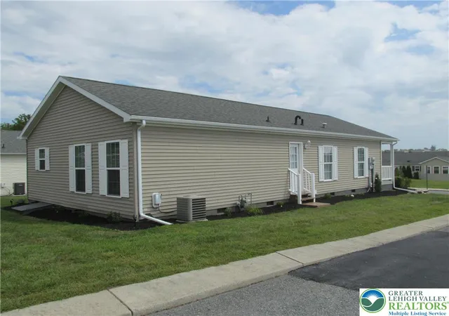 Homes for sale in Forks Twp, PA | 3813 Belcourt Rd, Forks Twp, PA 18040 | MLS# 774371