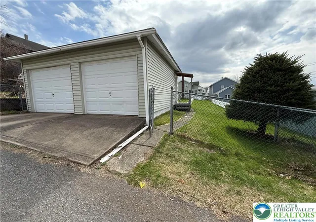Homes for sale in Scranton City, PA | 619 Hickory St, Scranton City, PA 18505 | MLS# 774474