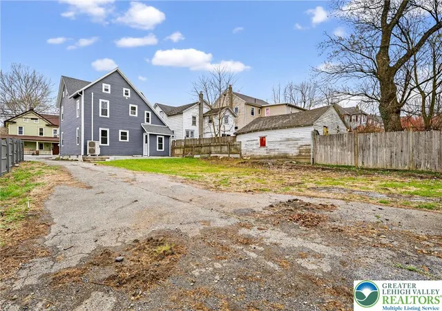 Homes for sale in Upper Mt Bethel Twp, PA | 2474 N Delaware Dr, Upper Mt Bethel Twp, PA 18343 | MLS# 774526