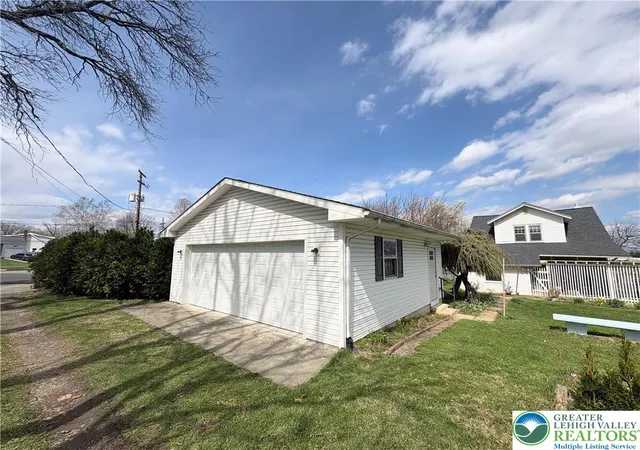 Homes for sale in Bethlehem City, PA | 2120 Butztown Rd, Bethlehem City, PA 18017 | MLS# 774553