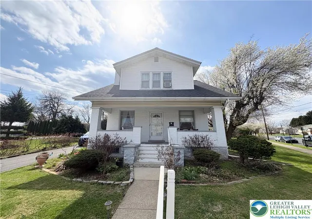 Homes for sale in Bethlehem City, PA | 2120 Butztown Rd, Bethlehem City, PA 18017 | MLS# 774553