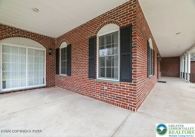 Homes for sale in Tobyhanna Twp, PA | 267 Scenic Dr, Tobyhanna Twp, PA 18610 | MLS# 774758