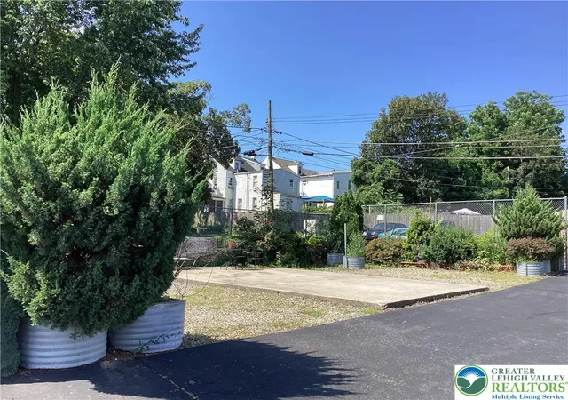 Homes for sale in Easton, PA | 145 S 11th Street, Easton, PA 18042 | Houzeo