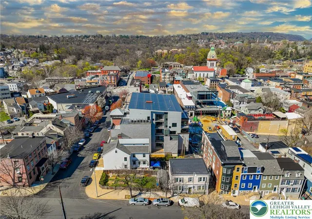 Listing Photo 2 - Condo for sale in building located at 525 Fry St, Easton, PA 18042 - Unit #
