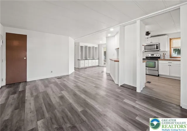 Photo 5 of Manufactured home for sale at 8774 Breinig Run Cir, Breinigsville, PA 18031 | MLS# 774913 | Listing updated on 2026-08-01
