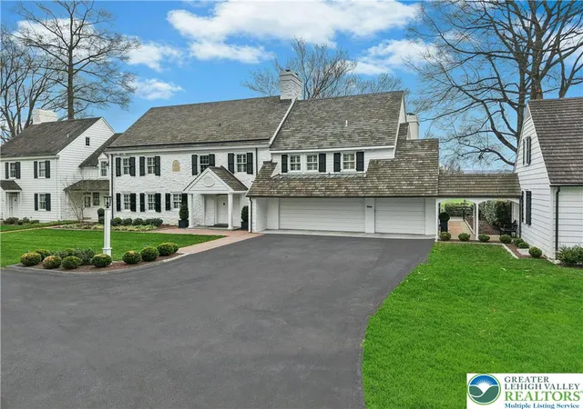 Homes for sale in Lower Saucon Twp, PA | 1584 Weyhill Cir, Lower Saucon Twp, PA 18015 | MLS# 774908