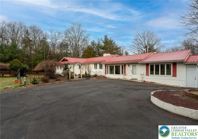 Homes for sale in Chestnuthill Twp, PA | 339 Stony Brook Dr, Chestnuthill Twp, PA 18360 | MLS# 774566