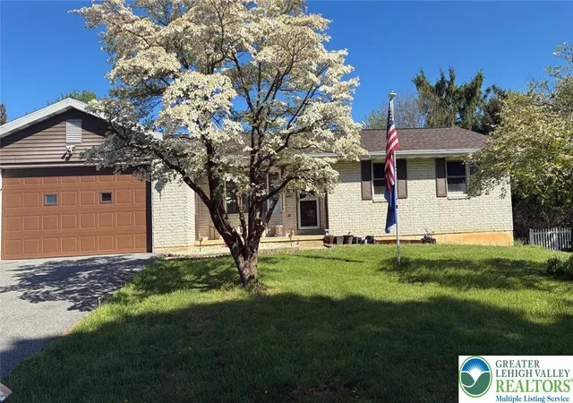 Homes for sale in Bethlehem Twp, PA | 4441 Nicholas St, Bethlehem Twp, PA 18045 | MLS# 774667