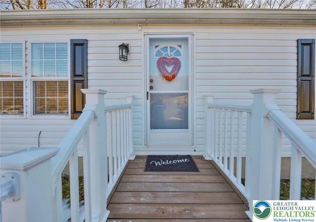 4th image of 1215 Blue Mountain Cir, Saylorsburg, PA 18353 | MLS# 774964