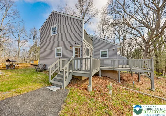 Homes for sale in Middle Smithfield Twp, PA | 321 Clubhouse Dr, Middle Smithfield Twp, PA 18302 | MLS# 775113