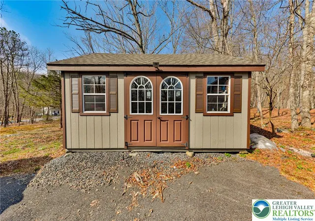 Homes for sale in Middle Smithfield Twp, PA | 321 Clubhouse Dr, Middle Smithfield Twp, PA 18302 | MLS# 775113