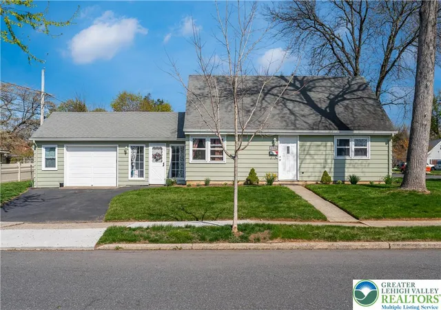 Homes for sale in Bethlehem City, PA | 2104 Fireside Dr, Bethlehem City, PA 18018 | MLS# 775169