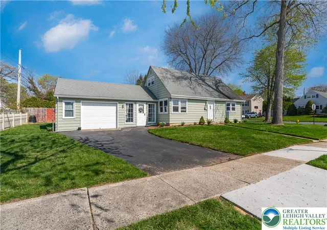 Homes for sale in Bethlehem City, PA | 2104 Fireside Dr, Bethlehem City, PA 18018 | MLS# 775169
