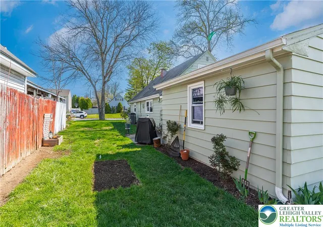 Homes for sale in Bethlehem City, PA | 2104 Fireside Dr, Bethlehem City, PA 18018 | MLS# 775169