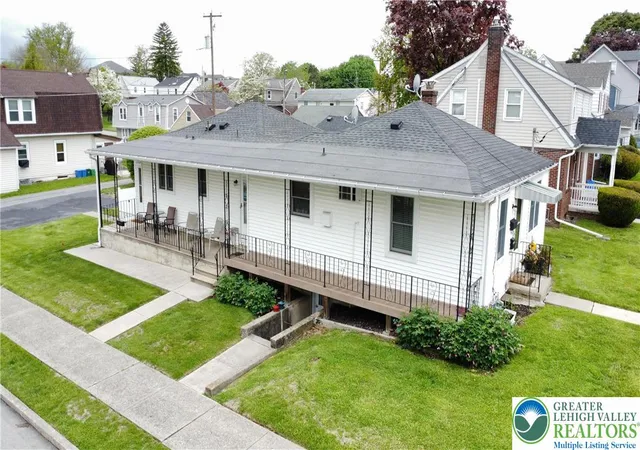 Photo 2 of Sale Pending at 552 Washington Ave, Bethlehem, PA 18017 | MLS# 775180 | Listing updated on 2026-08-29