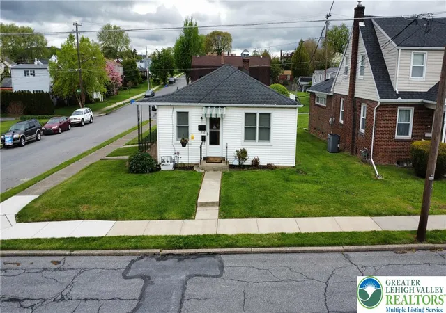 Photo 4 of Sale Pending at 552 Washington Ave, Bethlehem, PA 18017 | MLS# 775180 | Listing updated on 2026-08-29