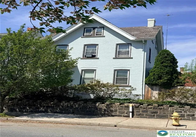 3rd image of 704 Pawnee St, Bethlehem, PA 18015 | MLS# 775210