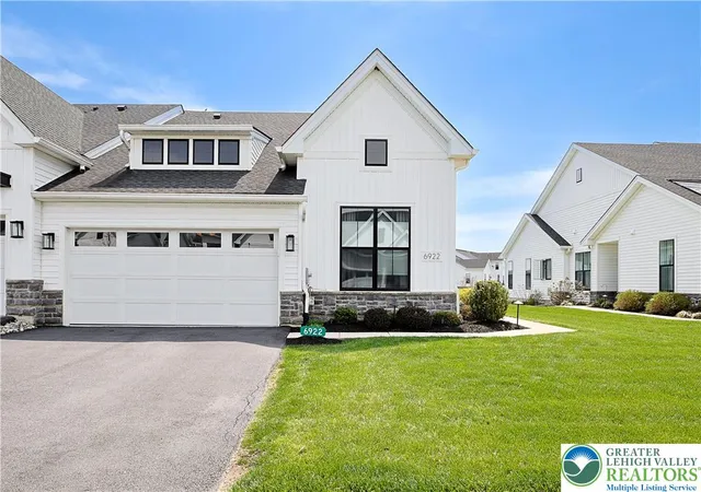 Homes for sale in East Allen Twp, PA | 6922 Cedar Dr, East Allen Twp, PA 18014 | MLS# 775207