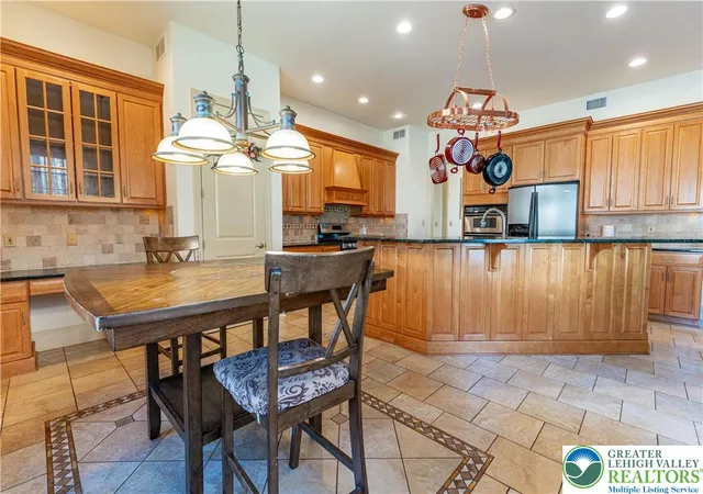 Homes for sale in Palmer Twp, PA | 49 Crest Blvd, Palmer Twp, PA 18045 | MLS# 774695