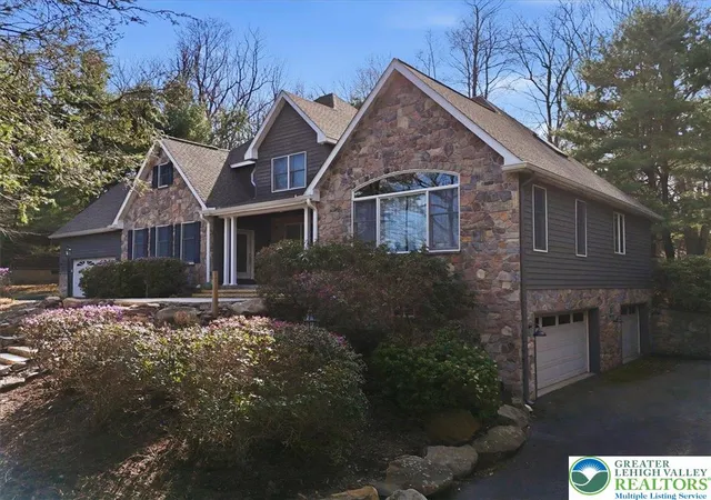 3rd image of 109 Lake Dr, Lake Harmony, PA 18624 | MLS# 775219