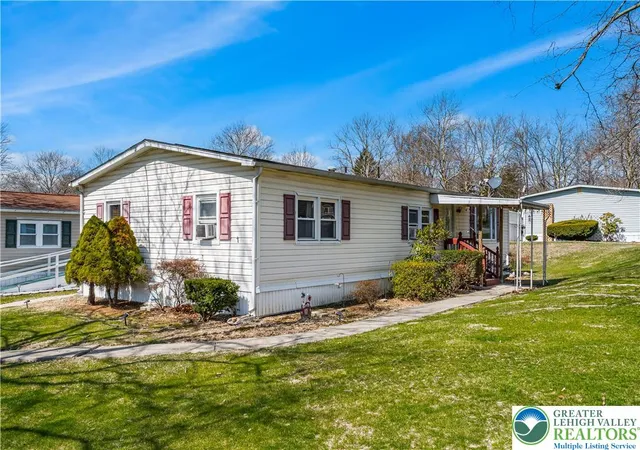 Homes for sale in Moore Twp, PA | 1 Woodsdale Ct, Moore Twp, PA 18014 | MLS# 775361