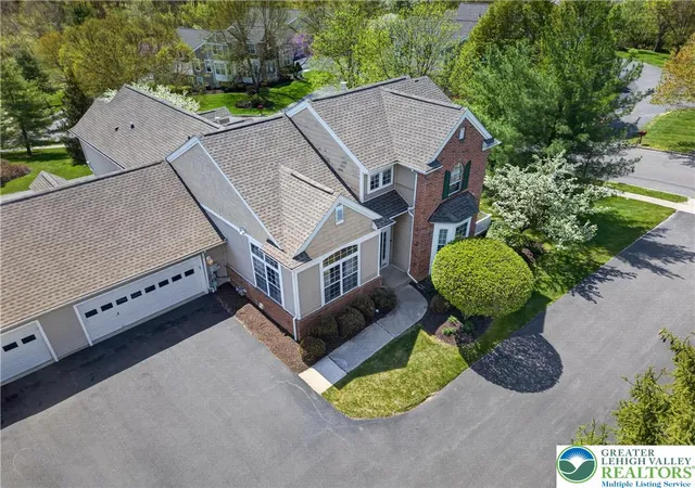 3rd image of 2304 Hollow View Dr, Easton, PA 18040 | MLS# 775240