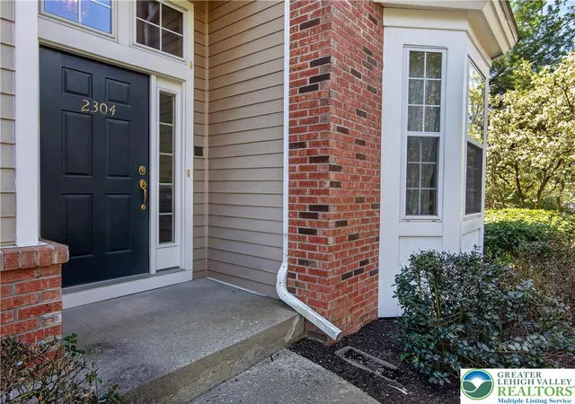 4th image of 2304 Hollow View Dr, Easton, PA 18040 | MLS# 775240
