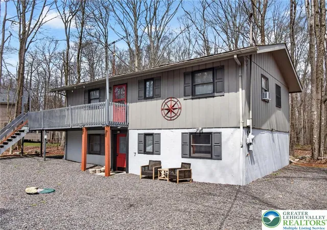 Photo 1 of Single family home for sale at 53 Maple St, Clifton Twp, PA 18424 | MLS# 775382 | Listing updated on 2026-09-01