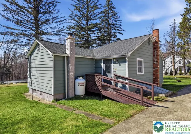 Homes for sale in Covington Township, PA | 304 Drinker Turnpike, Covington Township, PA 18424 | MLS# 774816