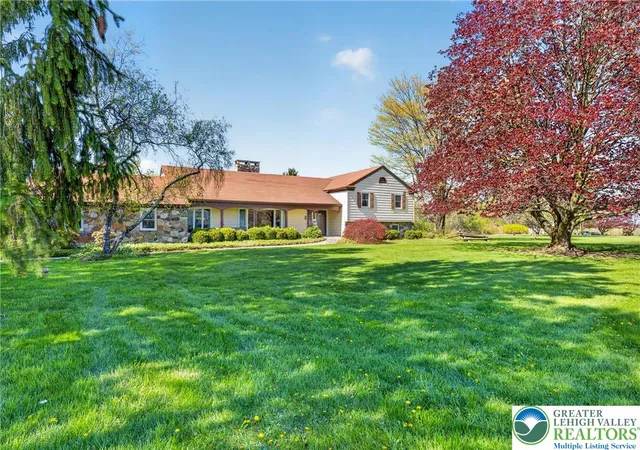 Homes for sale in Upper Mt Bethel Twp, PA | 976 Ridge Rd, Upper Mt Bethel Twp, PA 18013 | MLS# 775595