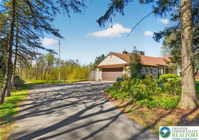 Homes for sale in Upper Mt Bethel Twp, PA | 976 Ridge Rd, Upper Mt Bethel Twp, PA 18013 | MLS# 775595