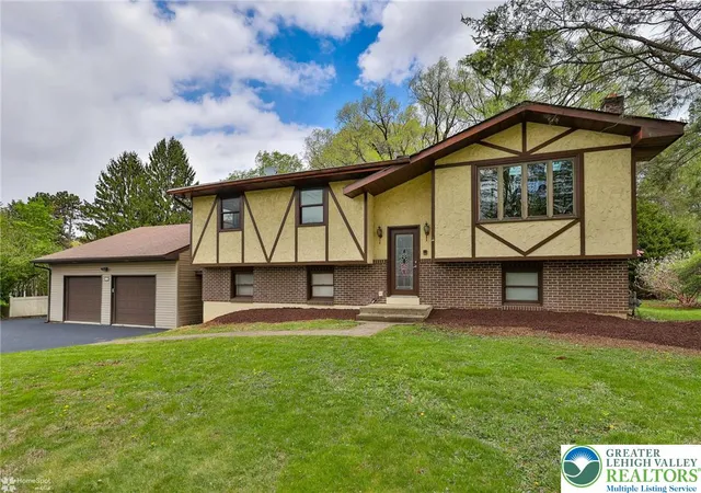 3rd image of 3032 Center St, Bethlehem, PA 18017 | MLS# 775190