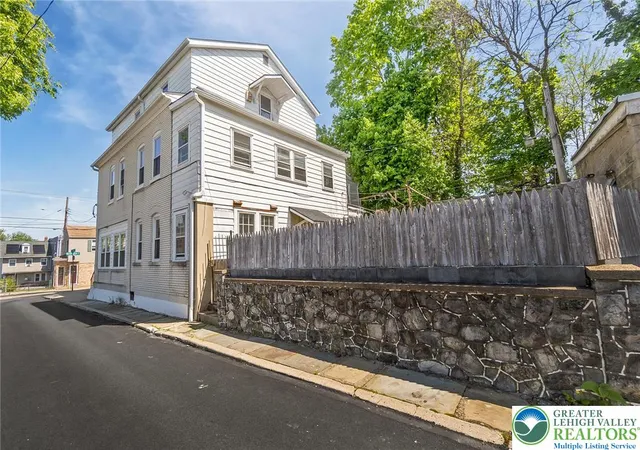 Homes for sale in Easton, PA | 768 Washington St, Easton, PA 18042 | MLS# 775540